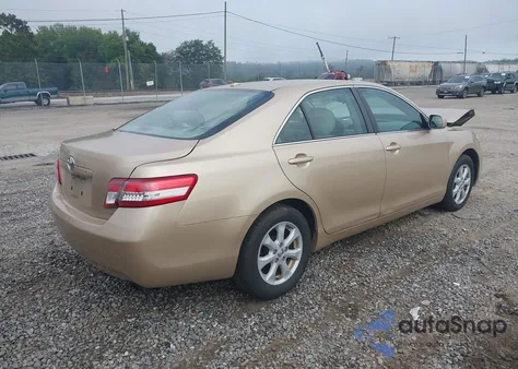 2010 Toyota Camry Le z USA, uszkodzony, nr VIN 4T1BF3EK3AU012054